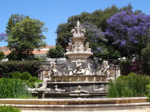 Fountain within the grounds of the Jardim Botanico Tropical